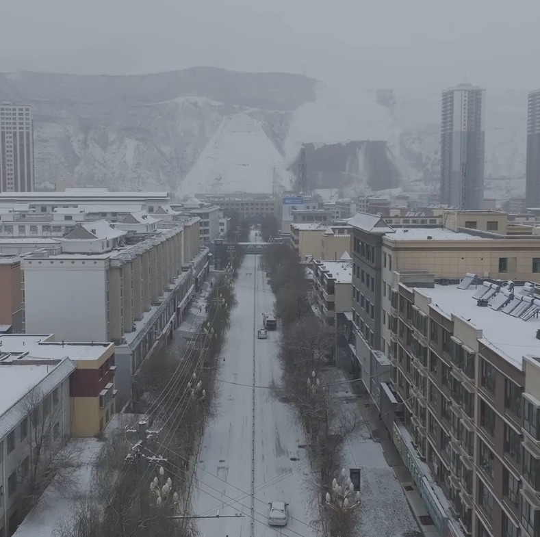 青海同仁：雪后景致映冬韻