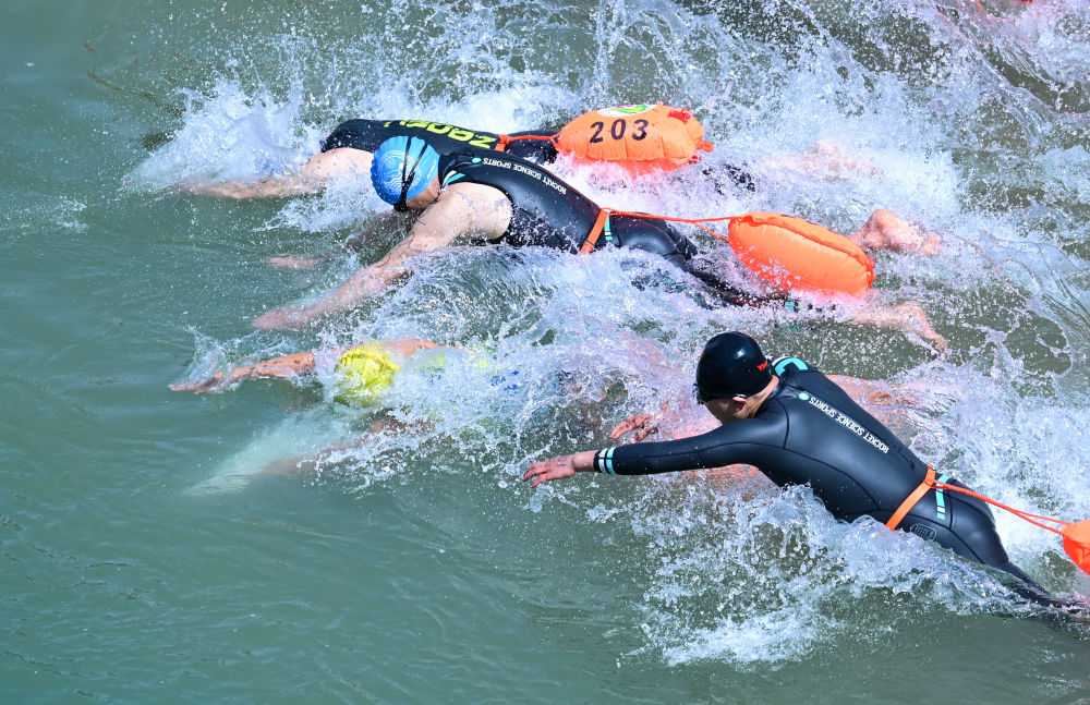 第十九屆中國(guó)·青海國(guó)際搶渡黃河極限挑戰(zhàn)賽開(kāi)賽