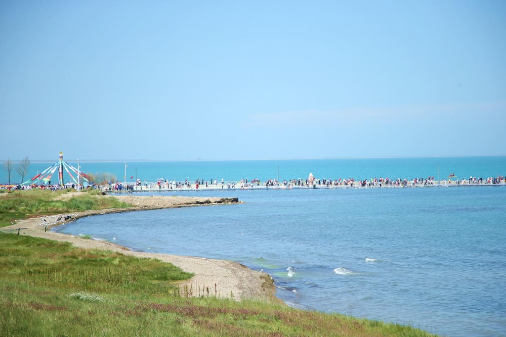 水碧天藍(lán)，青海湖秋光正好